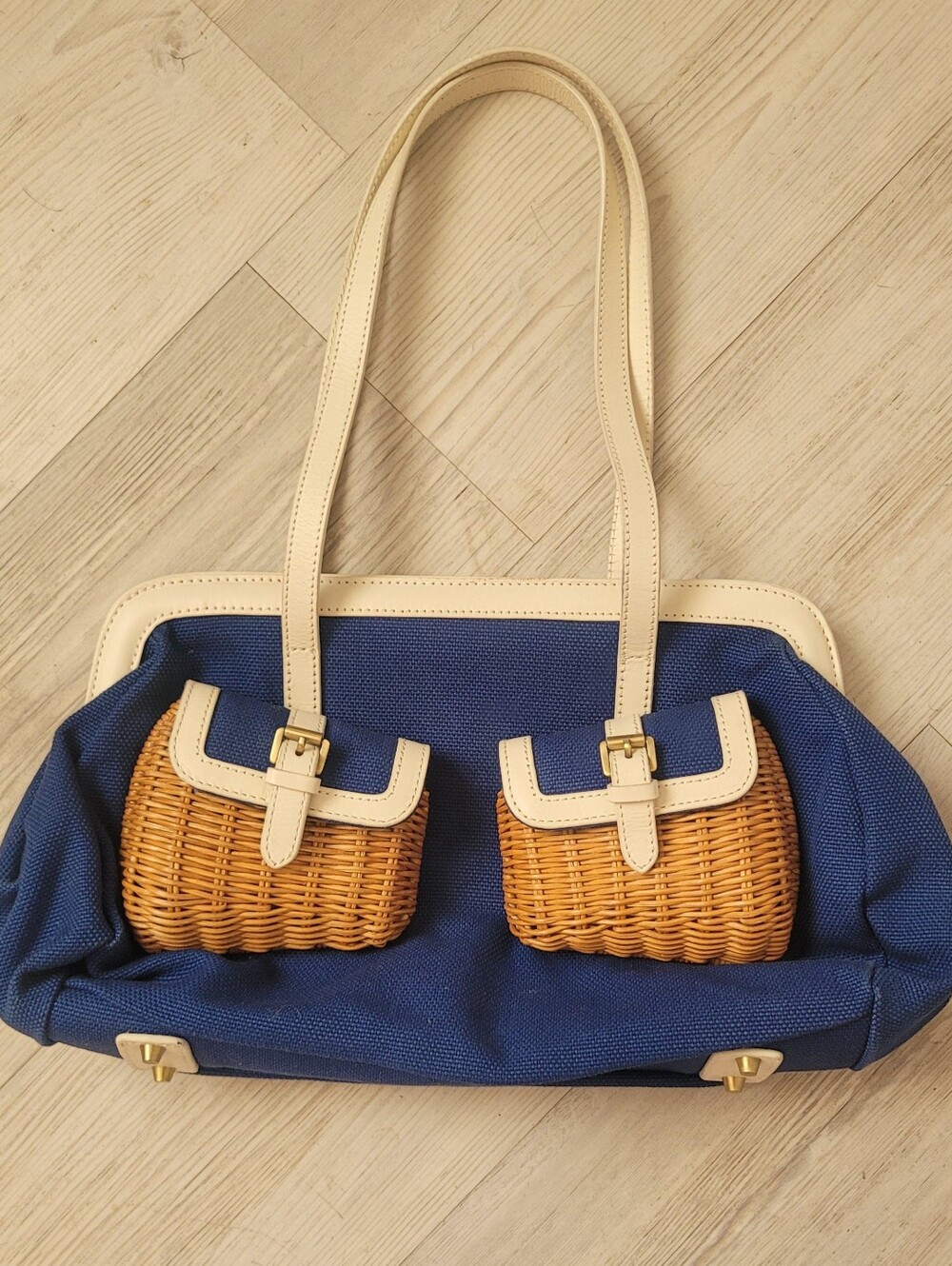 Stylish Savoy Summer Handbag - Picture 2 of 16